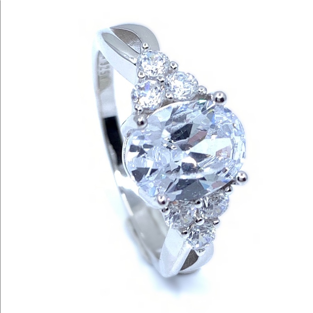 Classic Dazzling Oval-Shape Ring - image 1
